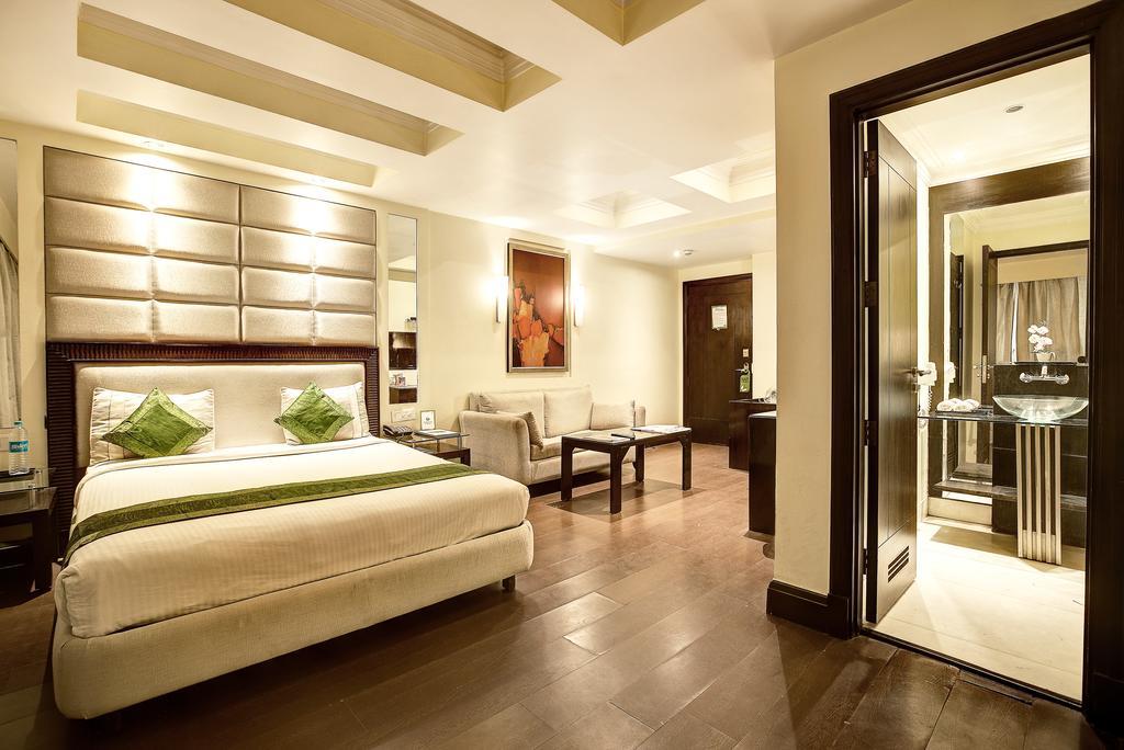 Western Court Chandīgarh 外观 照片
