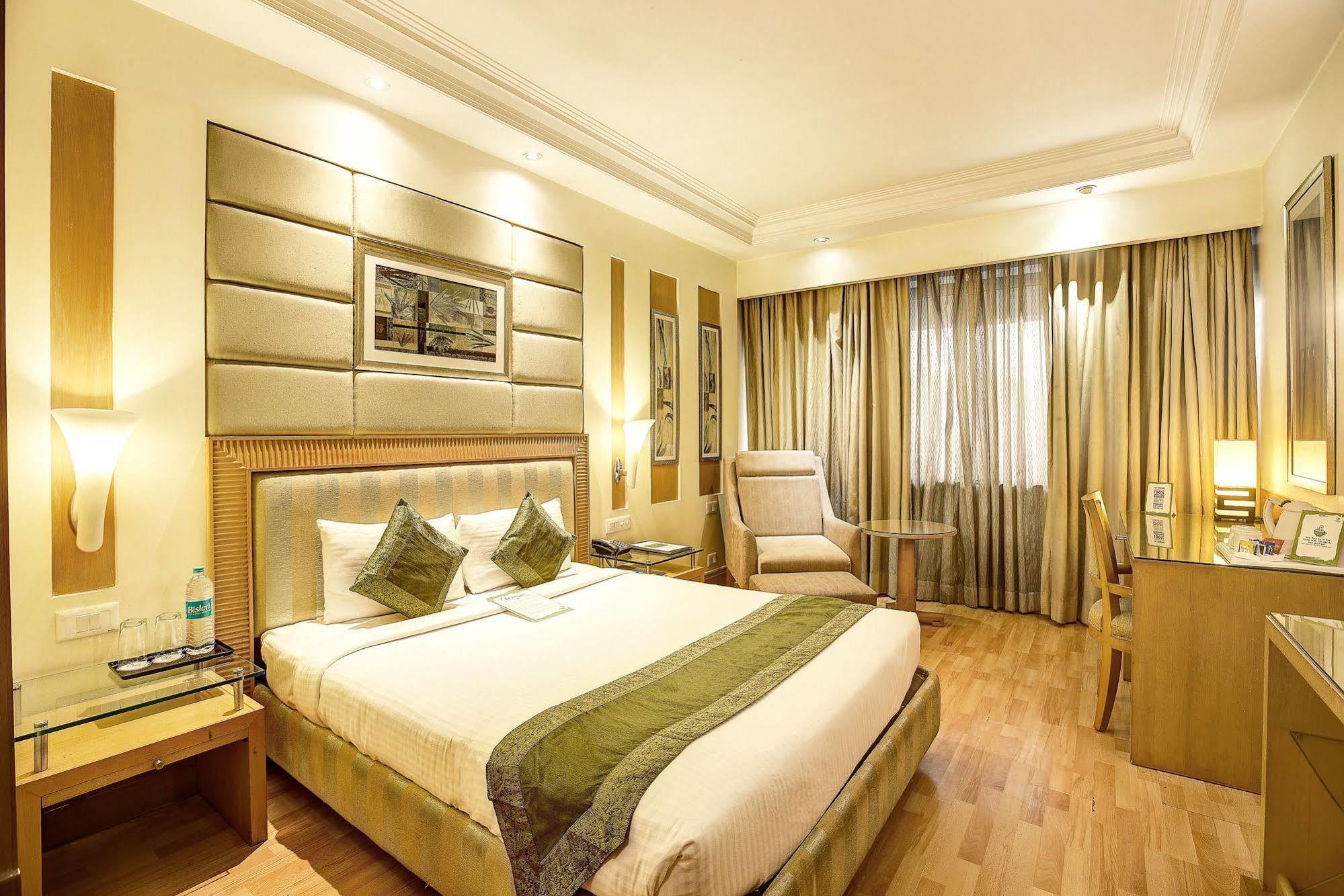 Western Court Chandīgarh 外观 照片