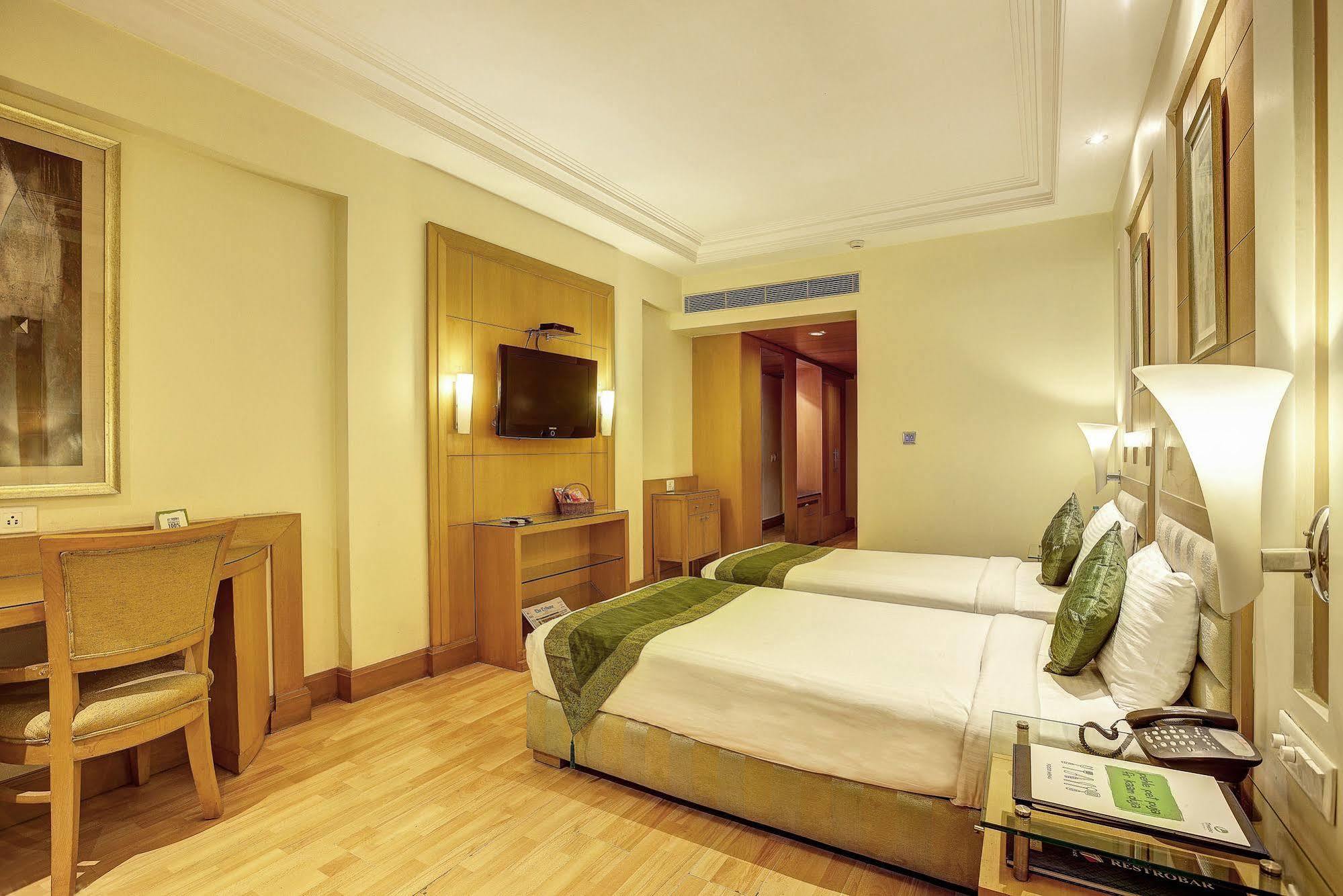 Western Court Chandīgarh 外观 照片