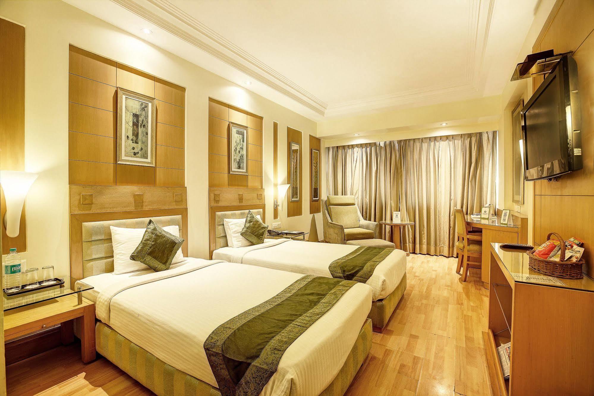 Western Court Chandīgarh 外观 照片