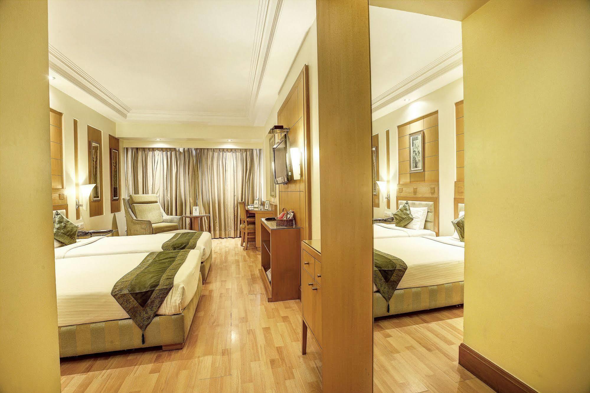 Western Court Chandīgarh 外观 照片