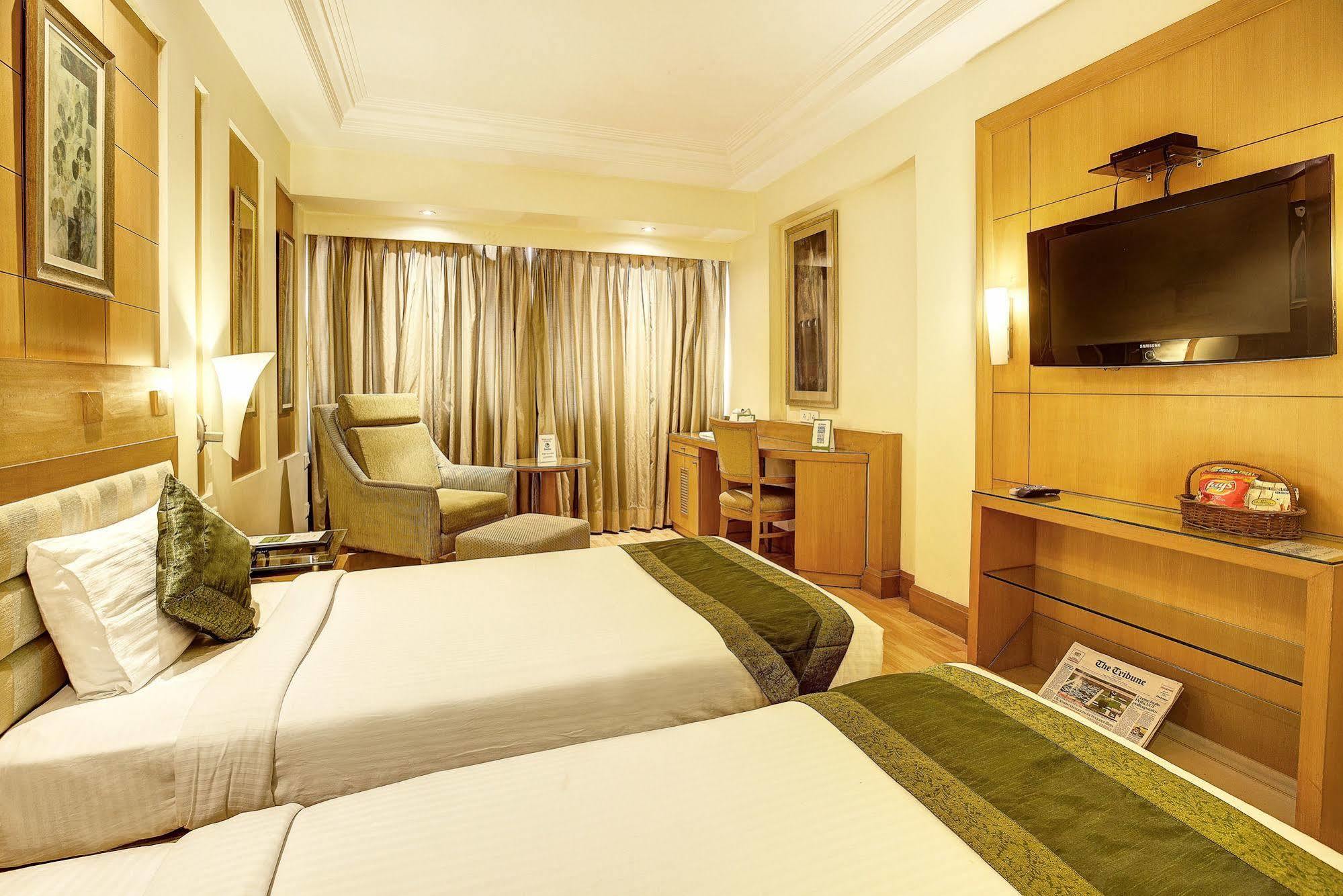 Western Court Chandīgarh 外观 照片