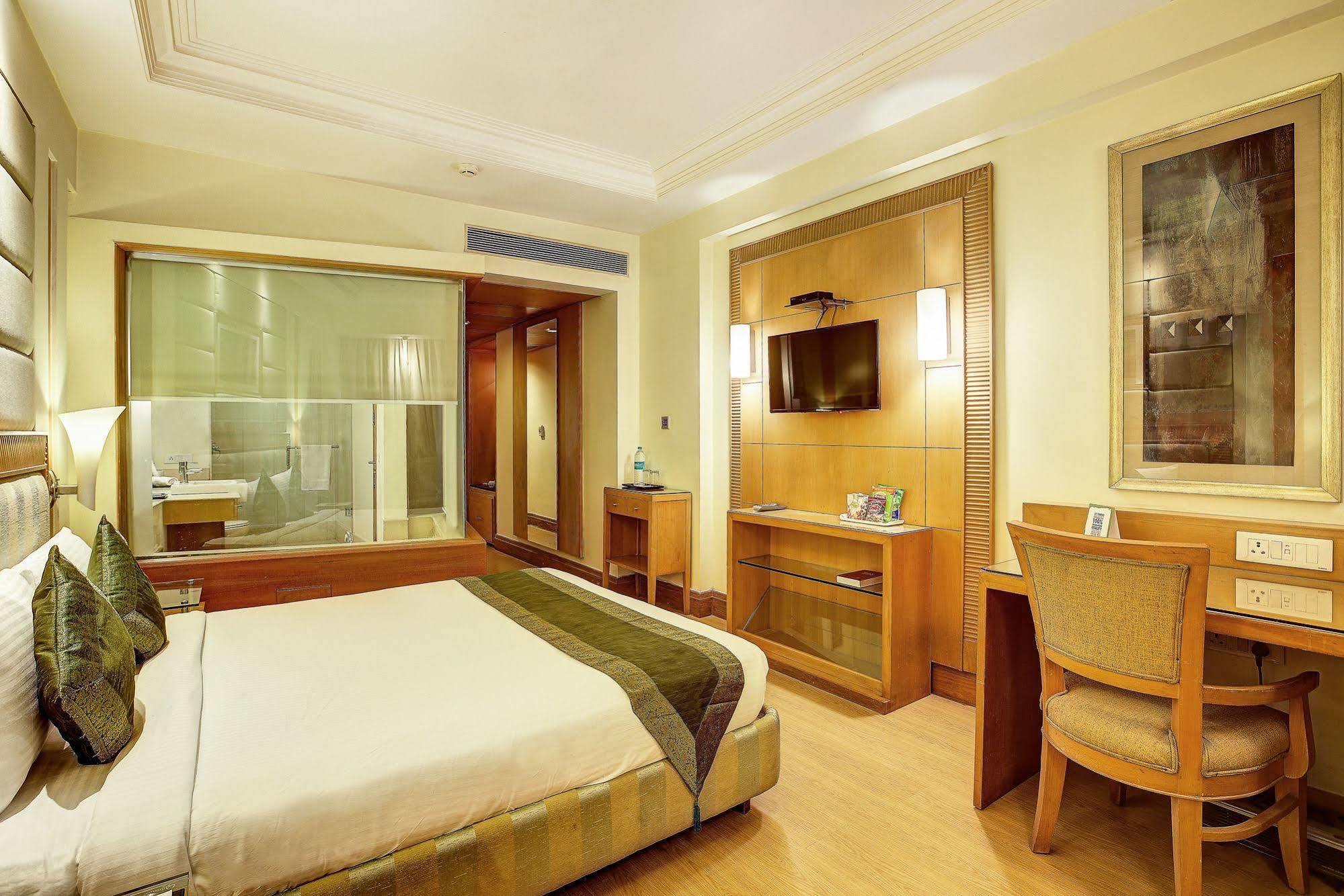 Western Court Chandīgarh 外观 照片