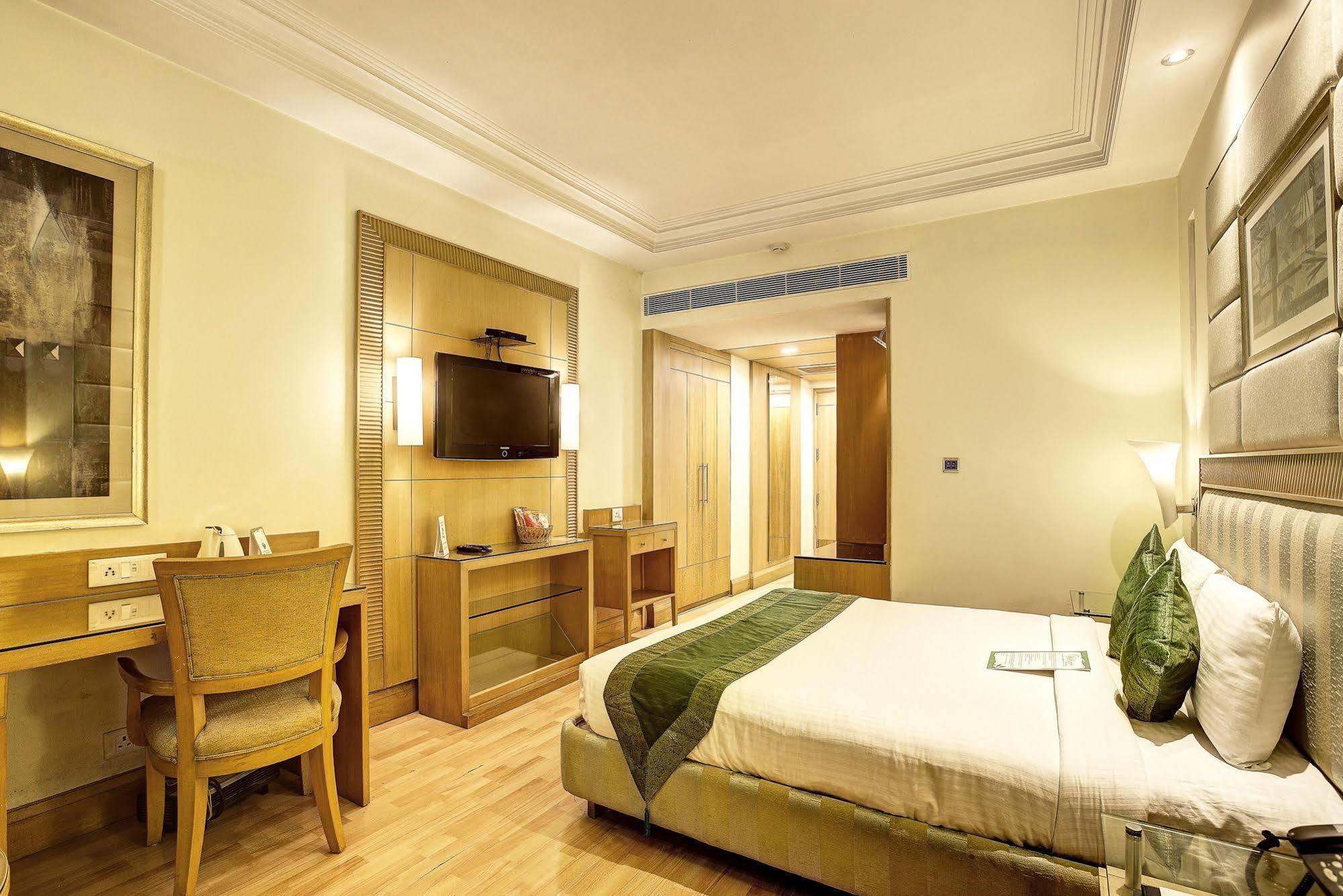 Western Court Chandīgarh 外观 照片